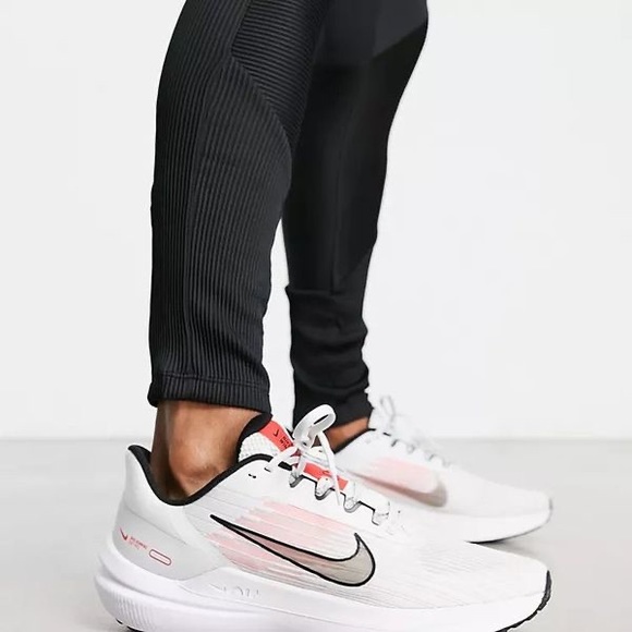 Nike Winflo 9 Running Shoes - Picture 14 of 15